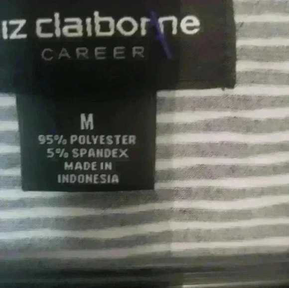 Liz Claborne Career sleevless blouse. Black and white stripes. Size medium. - Picture 5 of 6